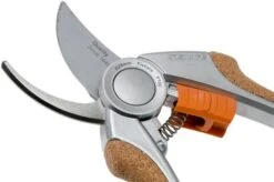 Fiskars Quantum Bypass Pruning Shears, Right-handed -Silk Knives Shop F1001434 03 fiskars quantum