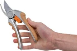 Fiskars Quantum Bypass Pruning Shears, Right-handed -Silk Knives Shop F1001434 04 fiskars quantum