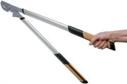 Fiskars Quantum L108 Bypass Branch Loppers 80cm -Silk Knives Shop F1001435 05 fiskars quantum